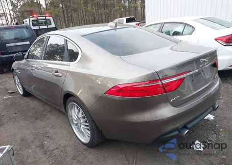 2016 Jaguar Xf 35T Prestige z USA, uszkodzony, nr VIN SAJBK4BV6GCY20564